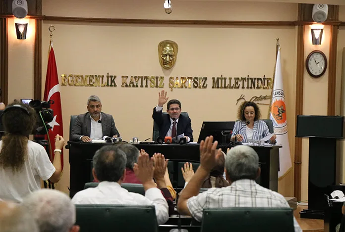 SBB hem borçlanıyor, hem mülkleri satıyor