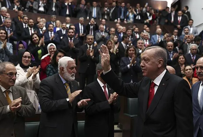 “AK Parti’de eğilim Meclis’in feshi yönünde” dedi, seçim tarihi verdi