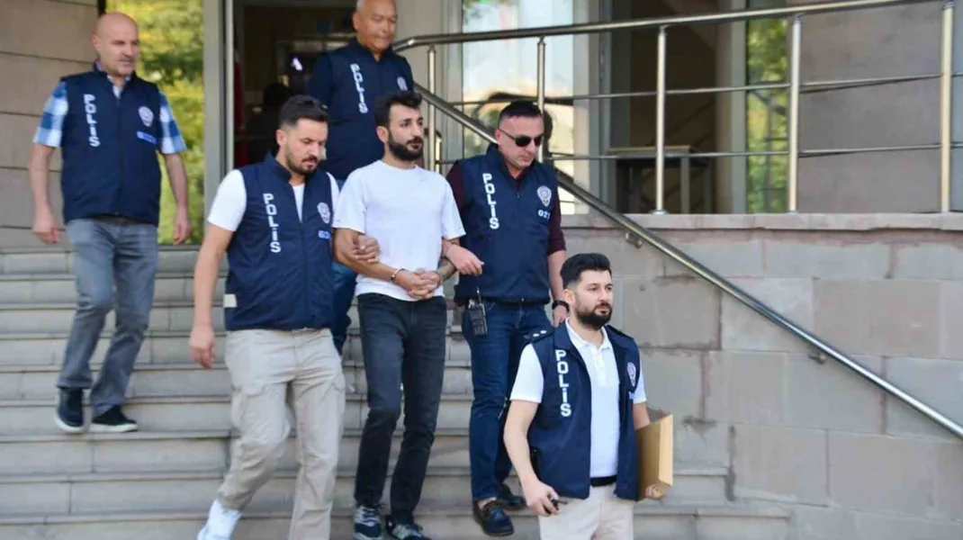 Hayvan hakları koruyucusu Paw Guards platformunun yöneticisi Erkin Erdoğdu tutuklandı