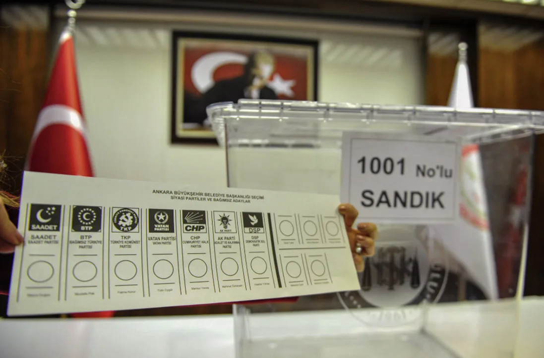 Depremin ardından AK Parti’nin oyu yüzde 30’un altına düştü