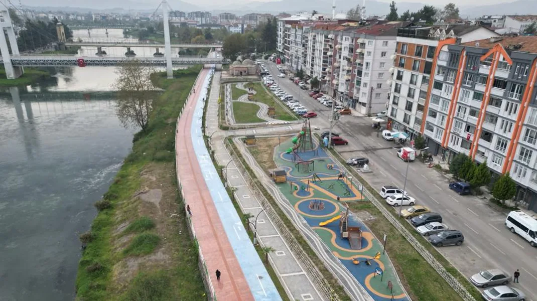 Çarşamba Belediyesi, sel ve su baskınlarını önlemek amacıyla altyapı çalışmalarını sürdürüyor