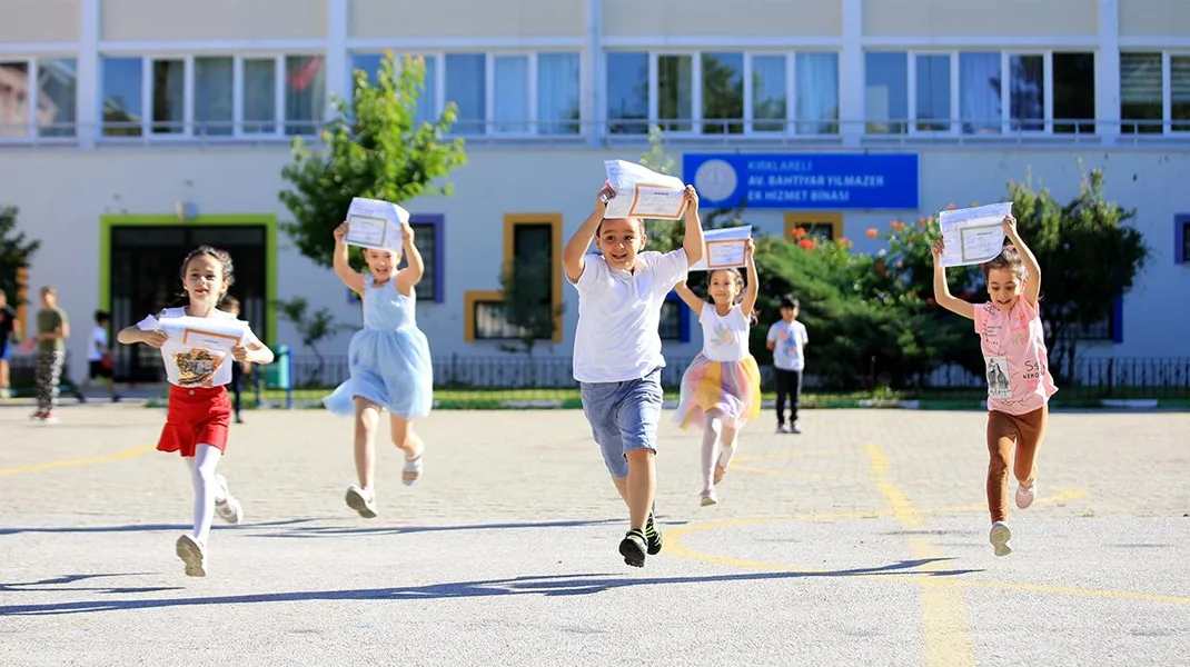 19 milyon öğrenci karne alıyor