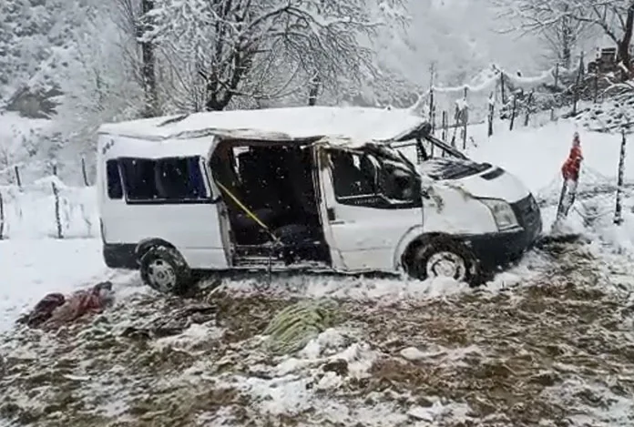 Öğrenci servisi şarampole yuvarlandı!