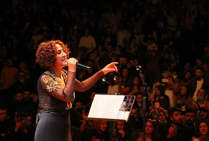 Aynur Doğan konserine Kürtçe müzik yasağı