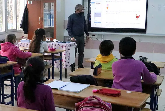 Uzmanından okullarda Covid-19 uyarısı