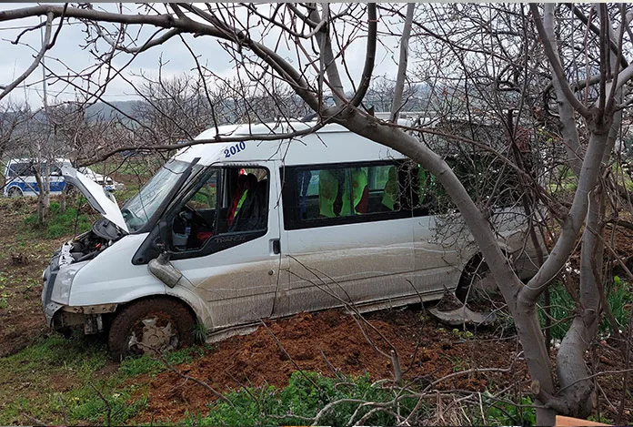 Okul servisi kaza yaptı