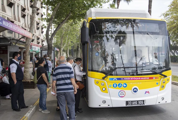 Mersin’de öğrenciler 1 TL’ye istediği yere gidecek