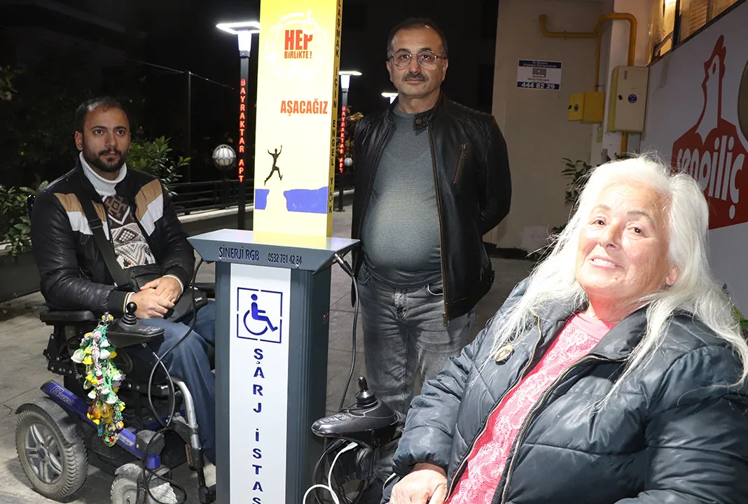 Evindeki elektrikle engelli şarj istasyonu kurdu