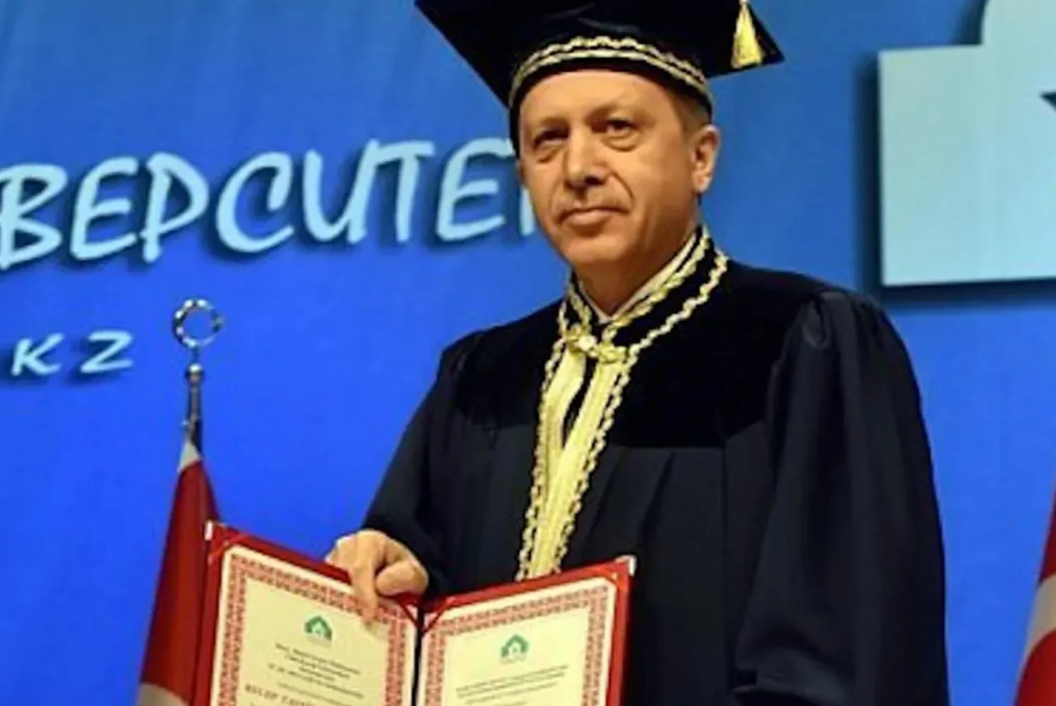 Diploma tartışması sürüyor: Hürriyet, Cumhurbaşkanı Erdoğan’a ait olduğu öne sürülen bazı belgeleri paylaştı