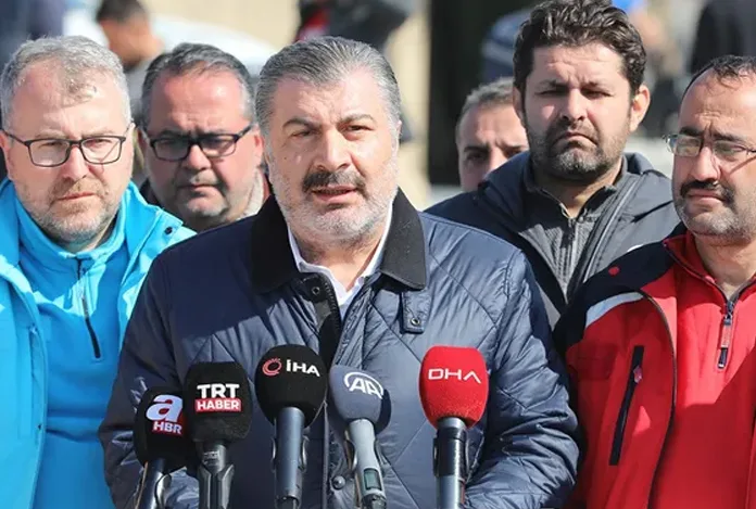 Fahrettin Koca’dan afet bölgesinde bulaşıcı hastalık açıklaması