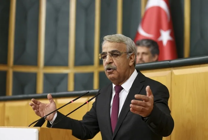 HDP’den AYM’ye başvuru: “Kapatma davası seçim sonrasına bırakılsın”