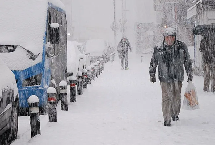 İstanbul’da kar alarmı: Öğleden sonra dışarı çıkmayın!