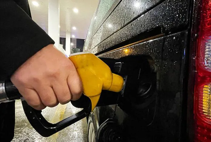 Akaryakıta bir indirim daha: Benzin 20 liranın altına düşüyor