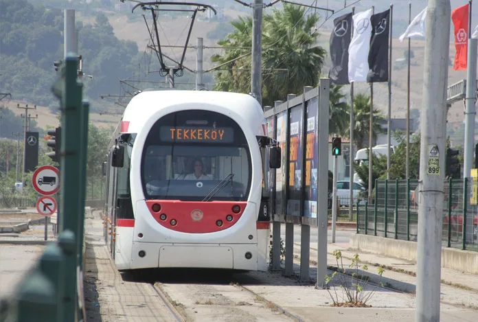 Samsun’da tramvay yolunda korkunç kaza: Feci şekilde can verdi