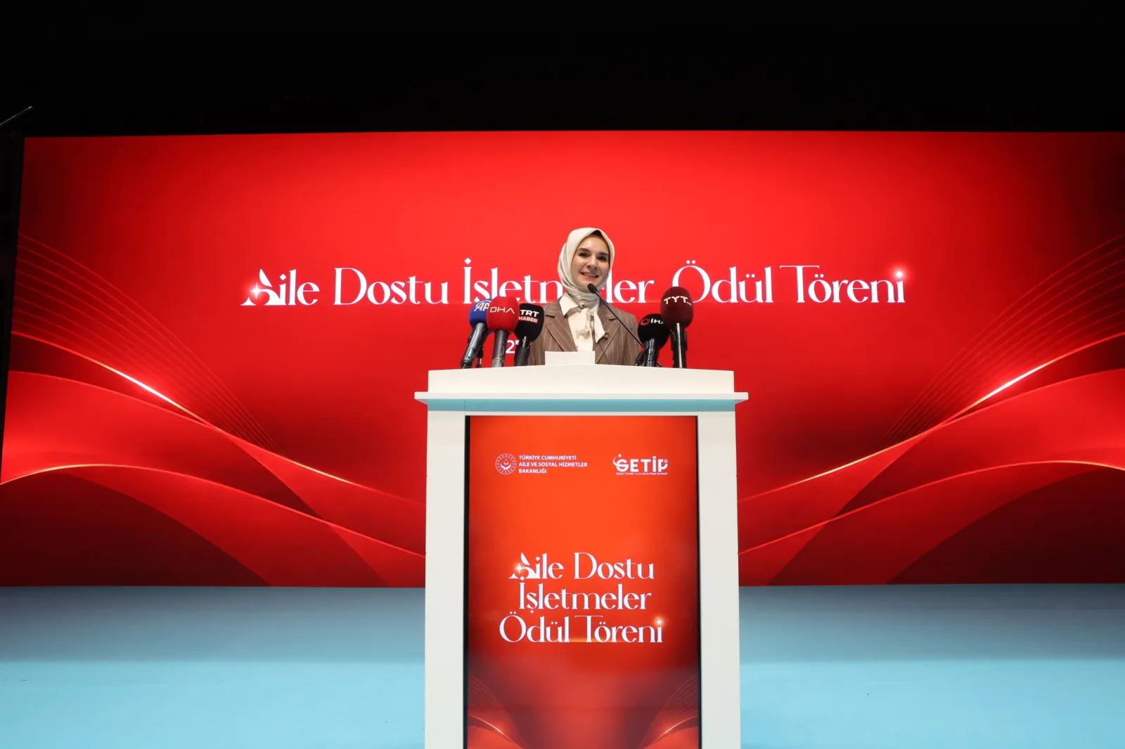 Bakan Göktaş, Gebze'deki Aile Dostu İşletmeler Ödül Töreni'nde konuştu