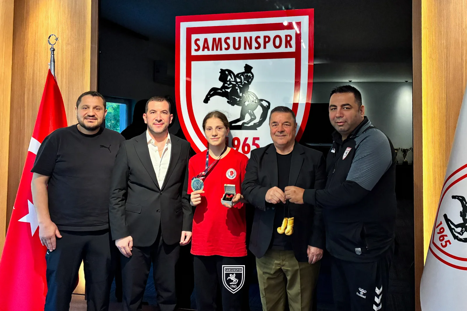 Samsunspor, Avrupa şampiyonu boksör Ümmügülsüm Arlı'yı ağırladı
