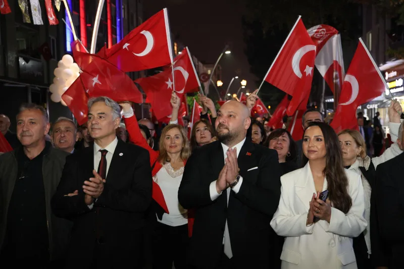 Atakum'da Cumhuriyet'in 103. yılı yürüyüş ve sergiyle kutlandı