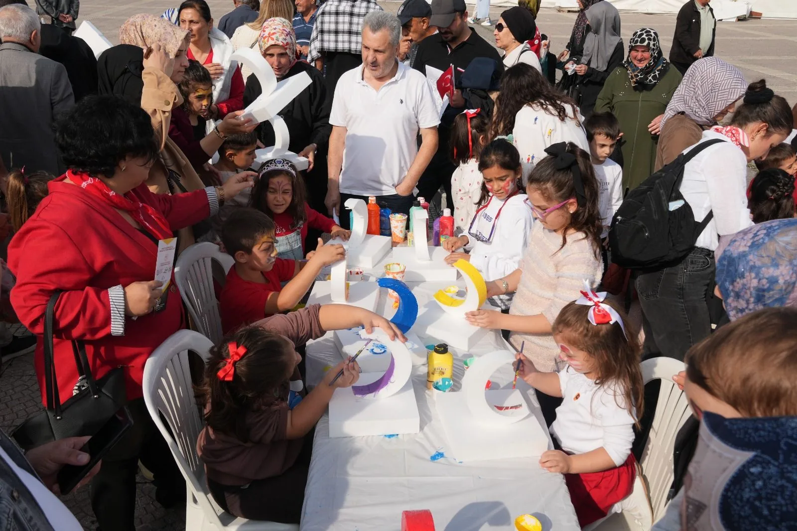 Samsun'da Kızılay'dan Cumhuriyet Meydanı'nda iyilik standı