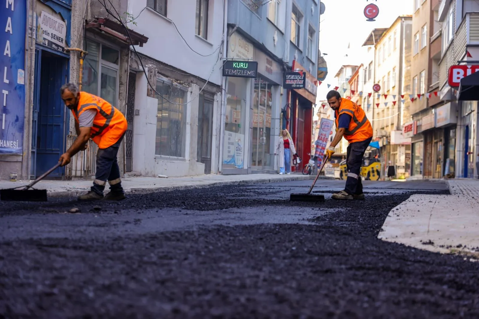 İlkadım Belediyesi, Saadet Caddesi'nde sıcak asfalt çalışmasını tamamladı