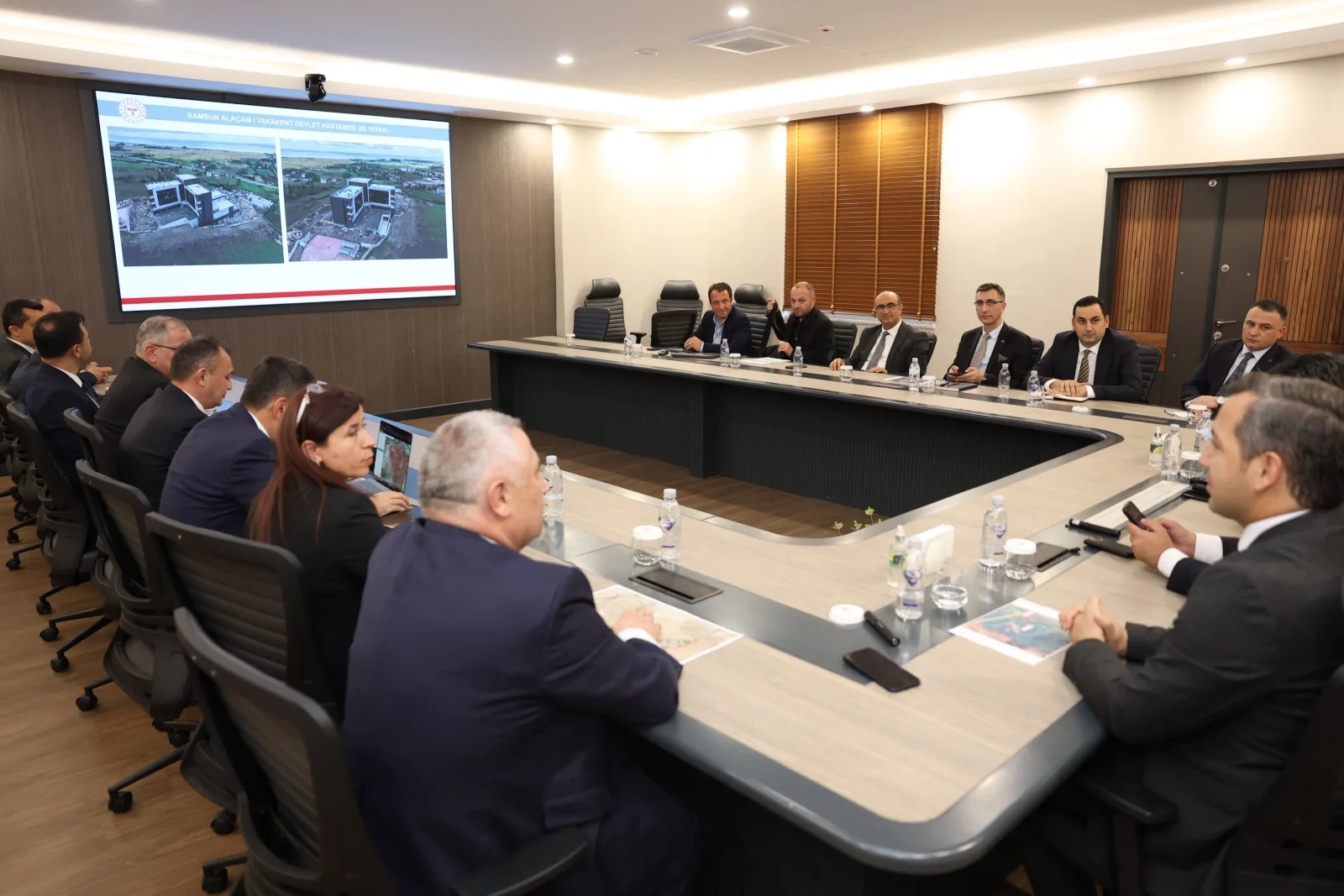 Alaçam-Yakakent Devlet Hastanesi'nin altyapısı Vali Tavlı'yla masada