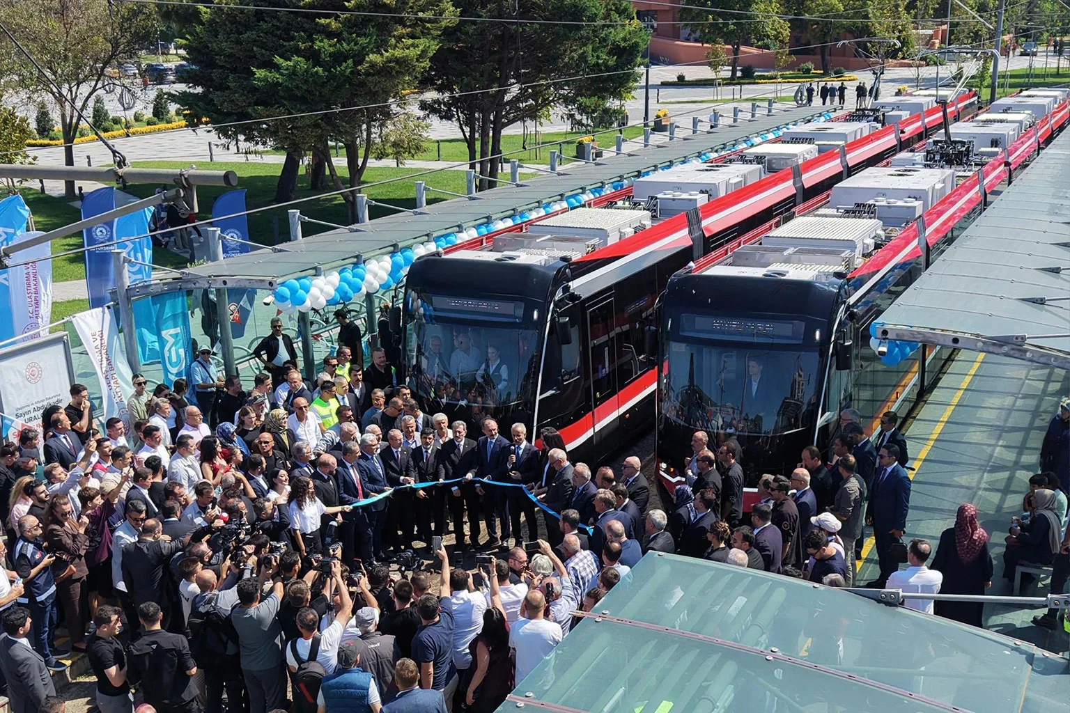 Yolcu Taşımaya Başlayan Yeni Tramvaylar Göz Doldurdu